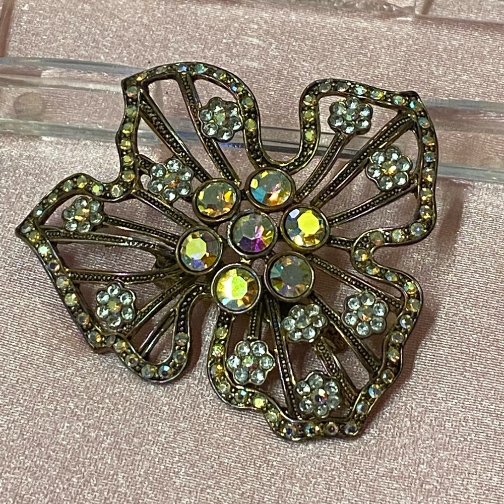 vintage brooch Bronce color flower with Iridescent crystals 3”X3” Sparkle ur Drs
